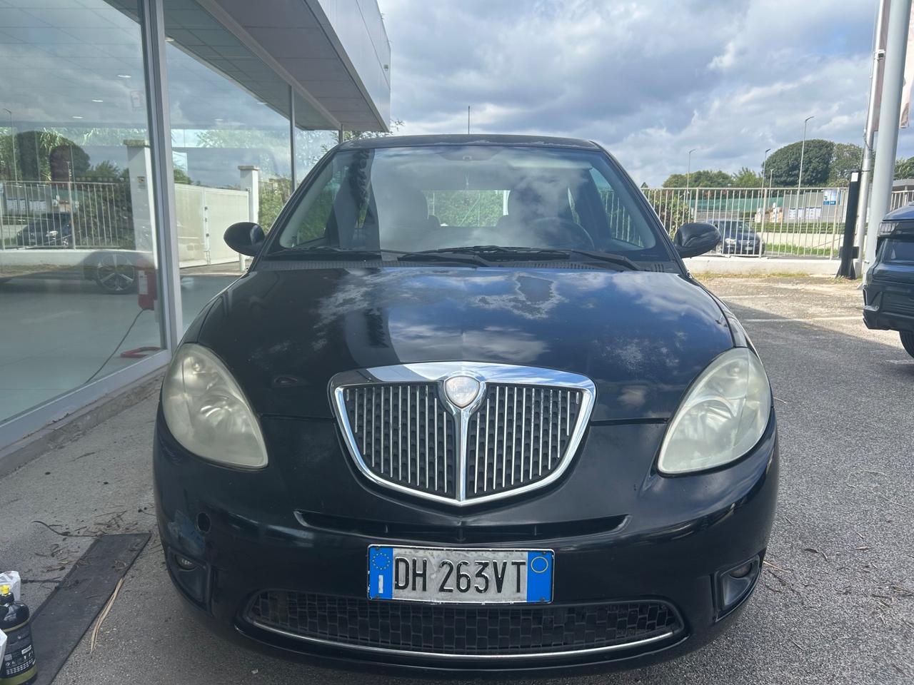 Lancia Ypsilon 1.3 MJT 75 CV Platino