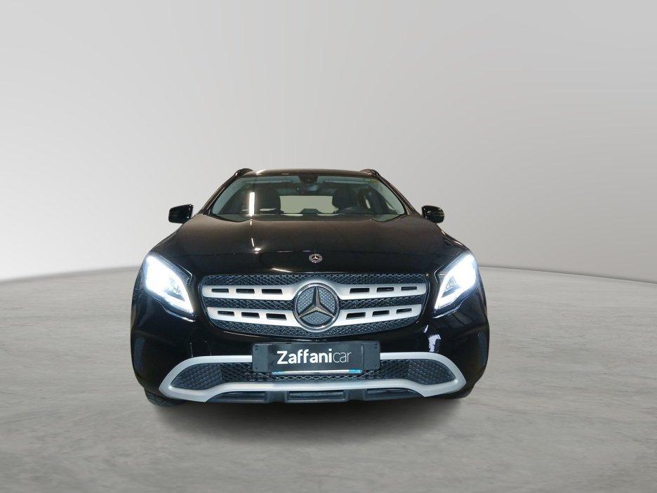 Mercedes-Benz GLA (X156) - GLA 200 d Automatic Business