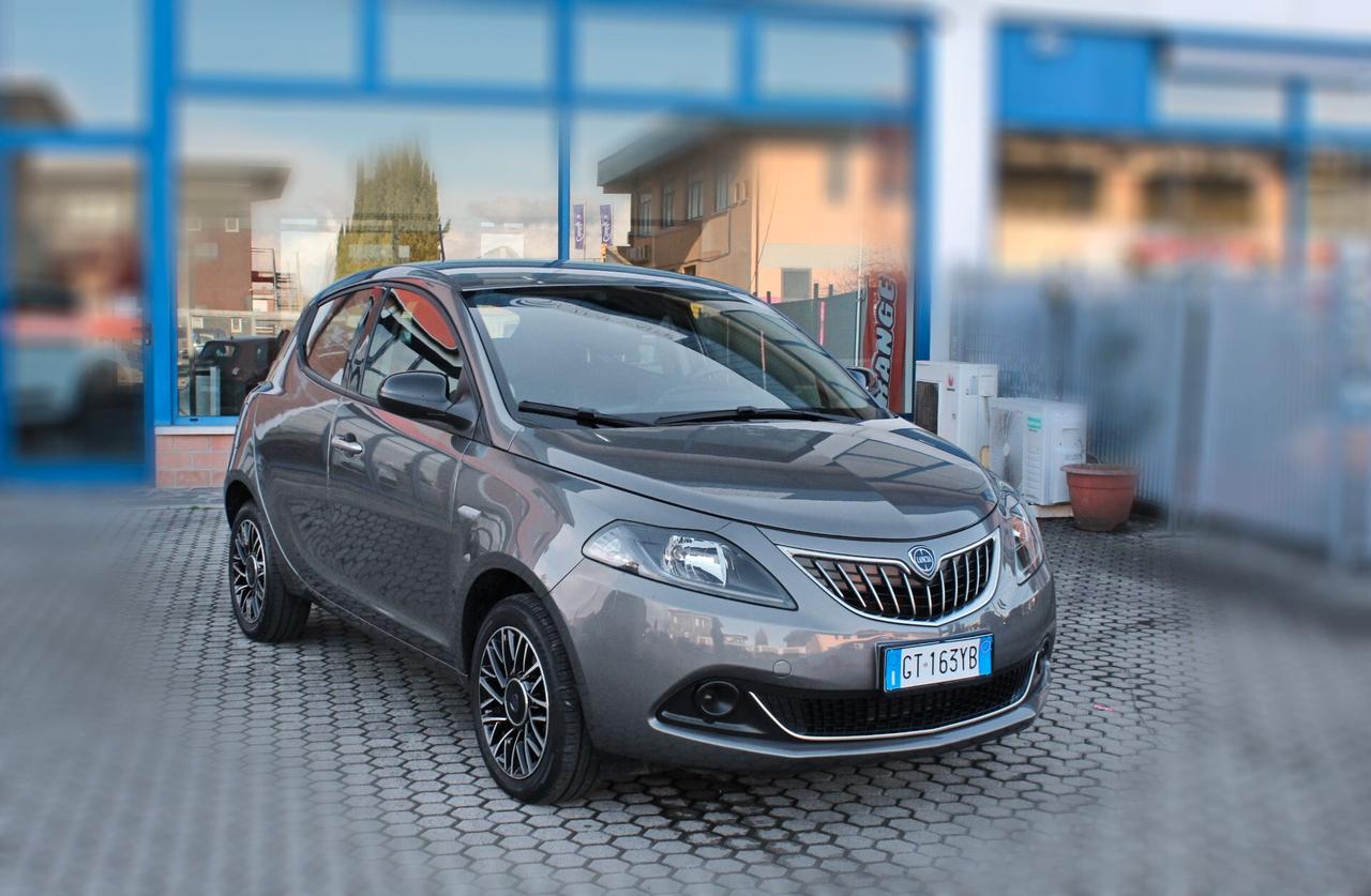 Lancia Ypsilon 1.0 FireFly S&S Hybrid Platino-OK NEOPATENTATI