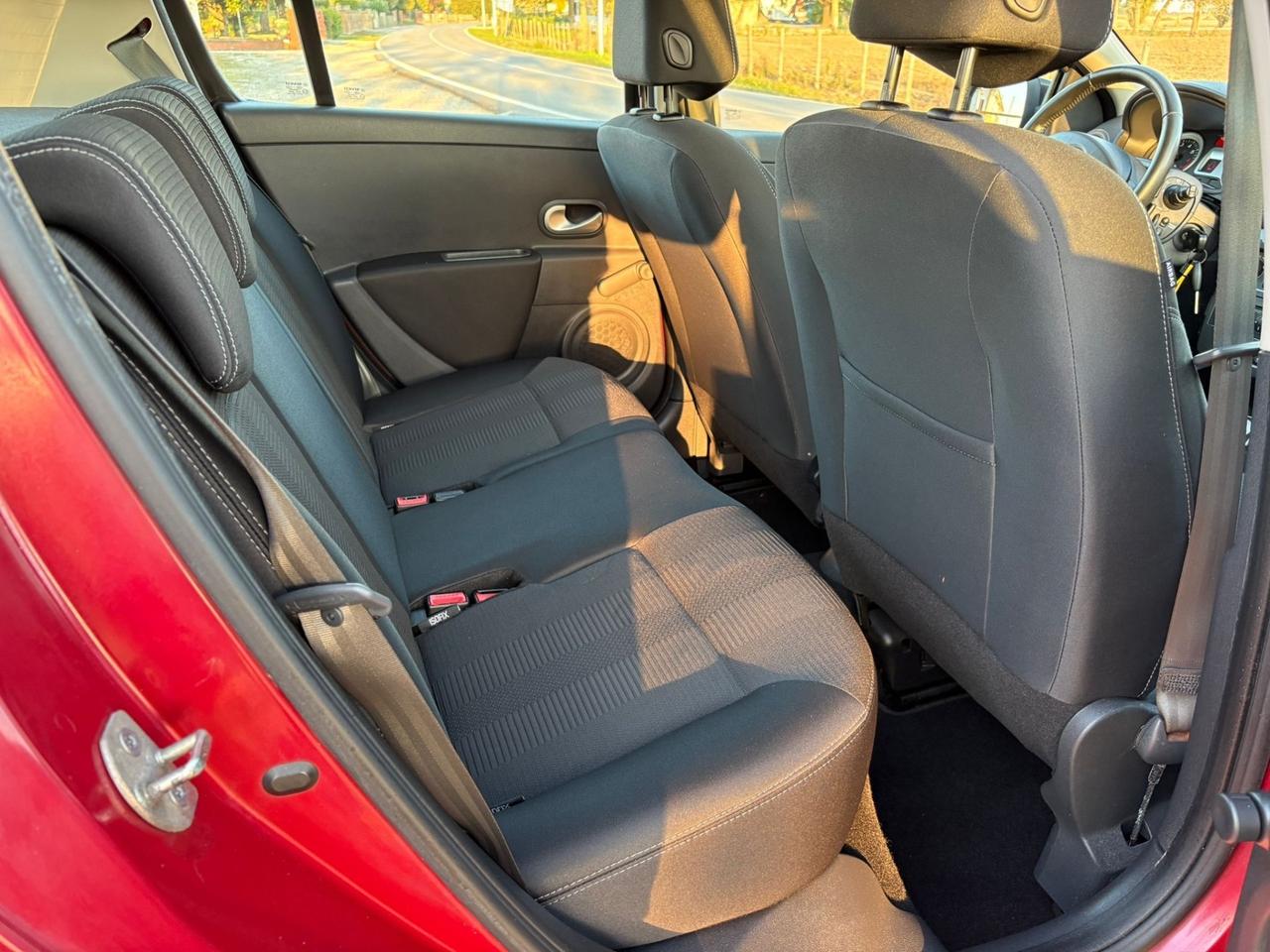 Renault Clio 1.2 16V 5 porte Dynamique
