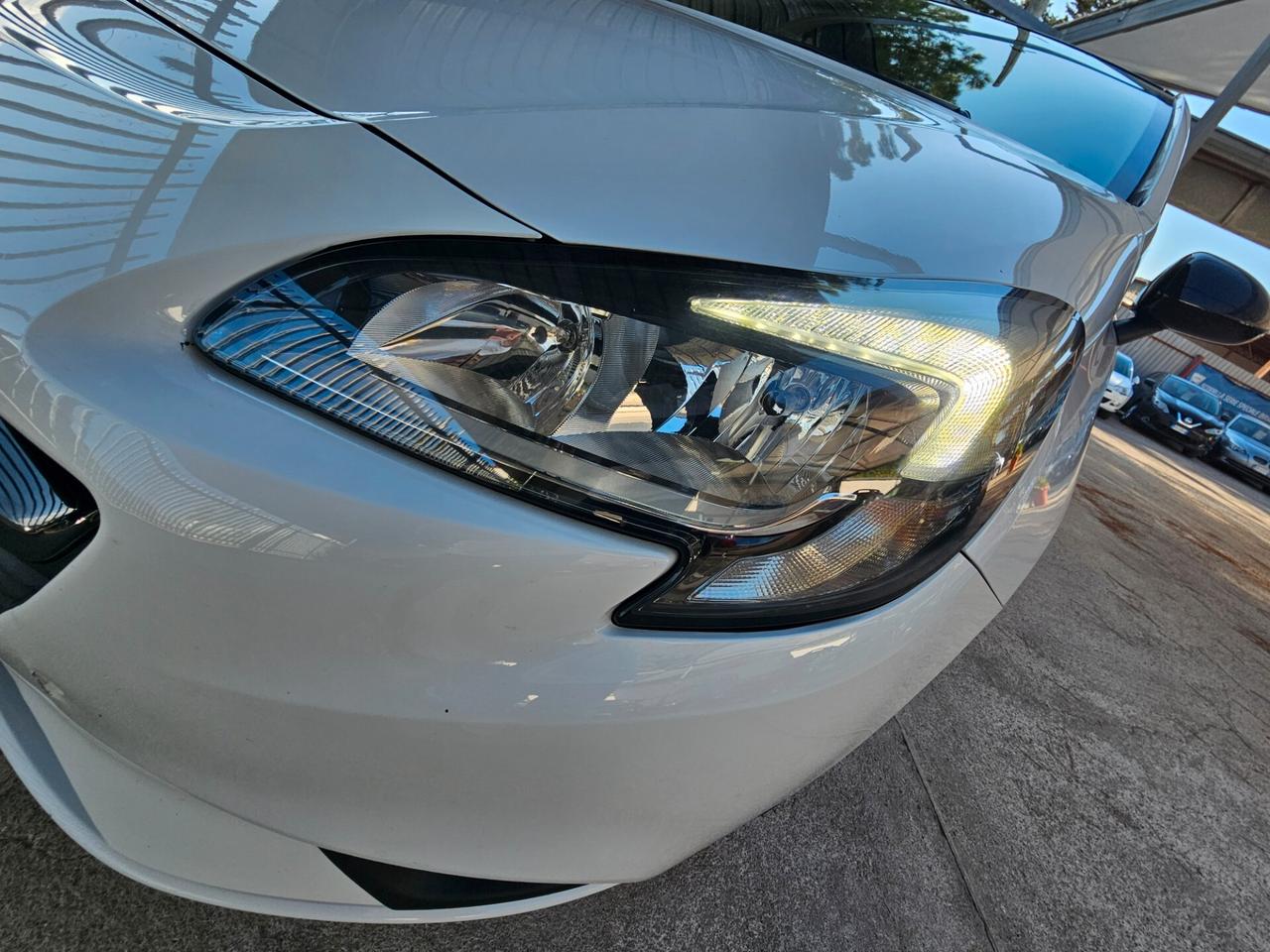 Opel Corsa 1.2 5 porte b-Color