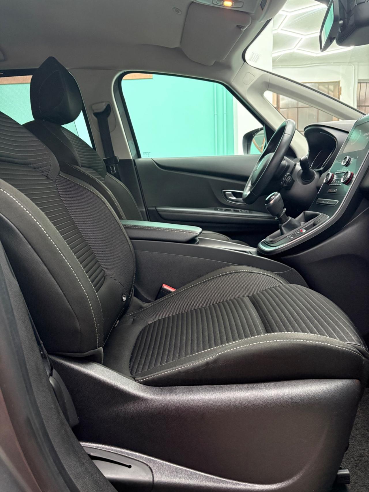 Renault Grand Scenic Blue dCi 120 CV DA VETRINA