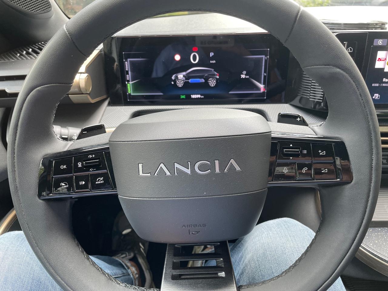 Lancia Ypsilon Hybrid e-DCT LX