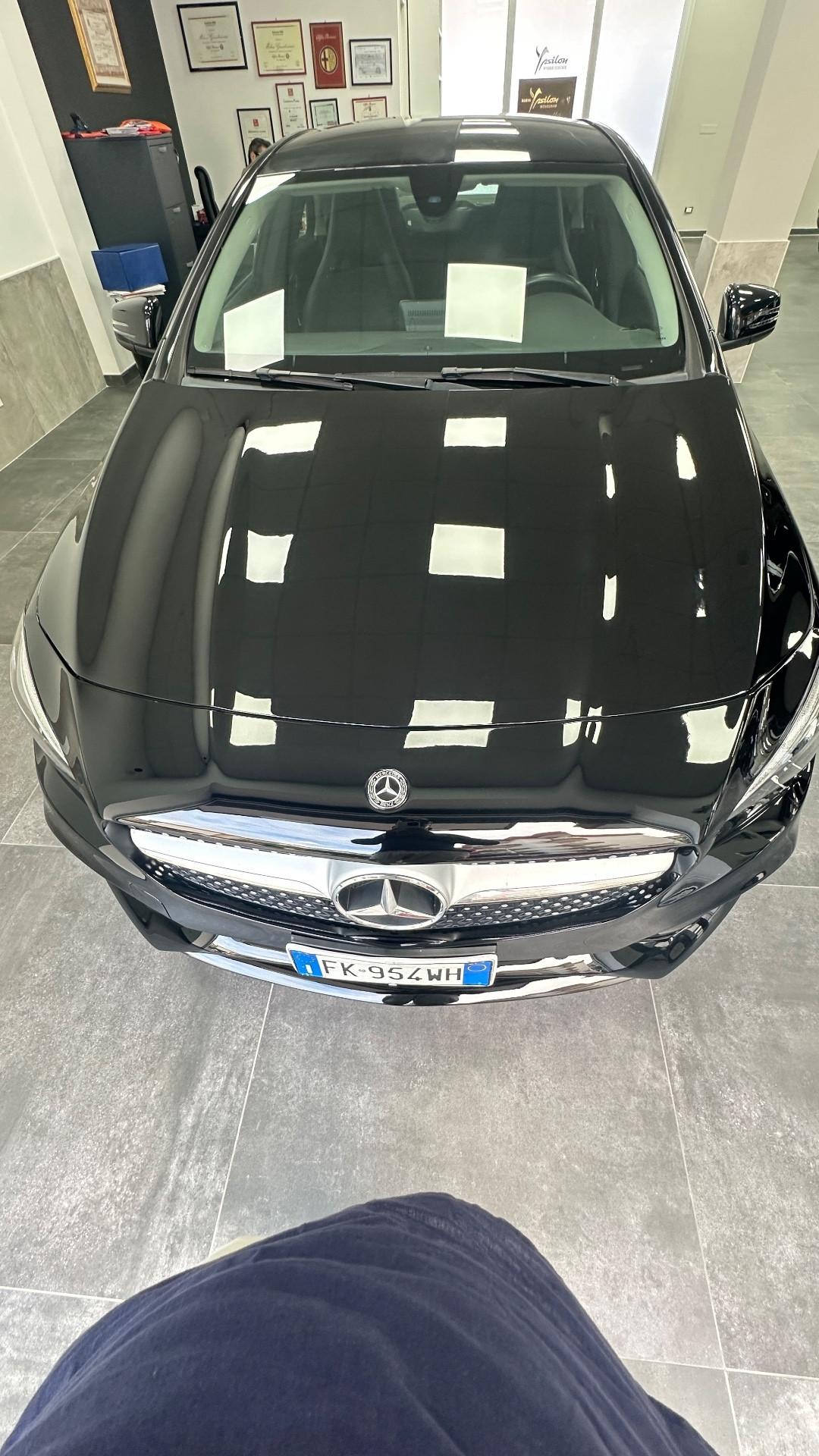 Mercedes-benz CLA 180 d Premium