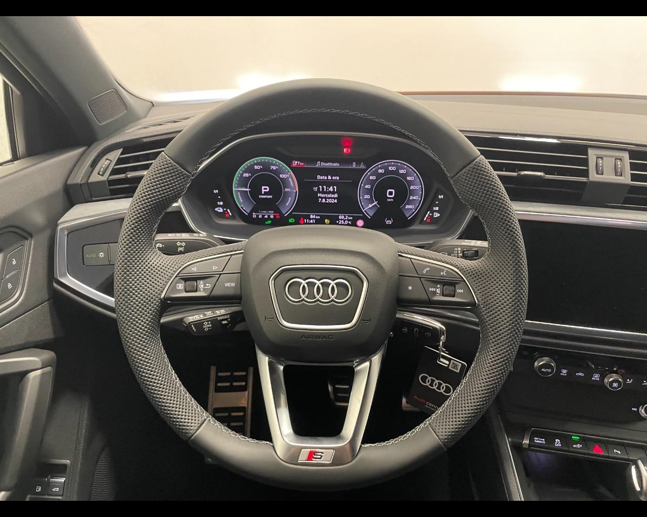 AUDI Q3 SPORTBACK 45 TFSIe S-TRONIC IDENTITY BLACK