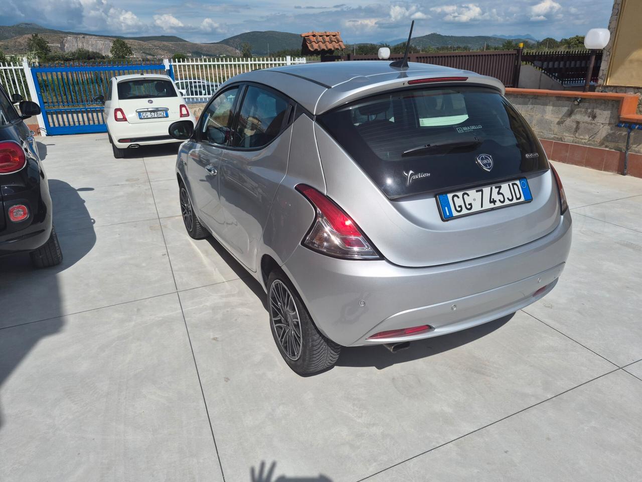 Lancia Ypsilon 1.0 FireFly 5 porte S&S Hybrid Ecochic Silver