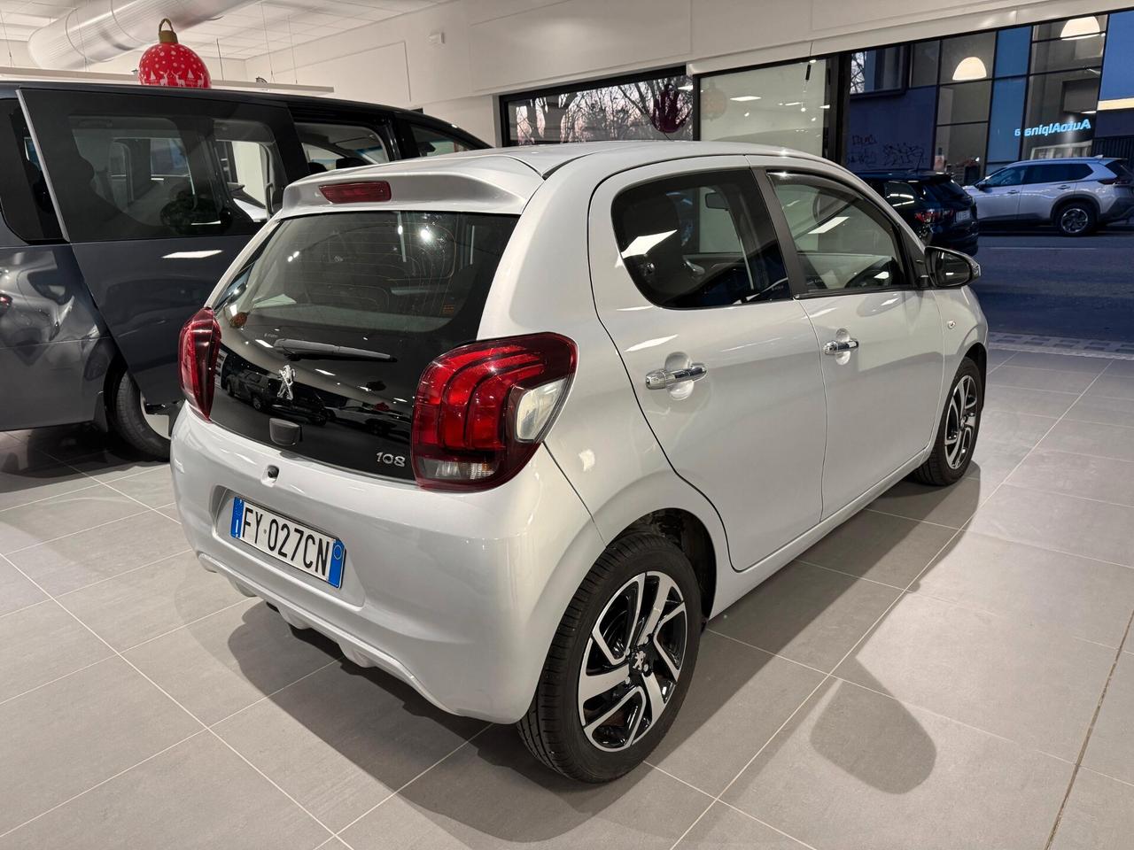 PEUGEOT 108 VTi 72 5 porte Allure