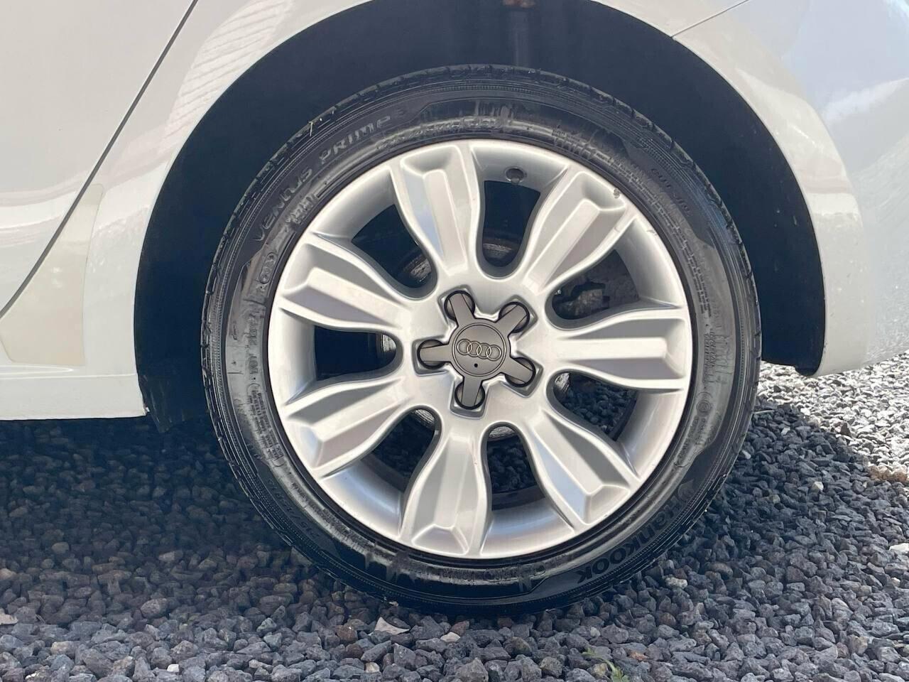 Audi A1 1.6 S line ADATTA NEOPATENTATI Tetto Nero