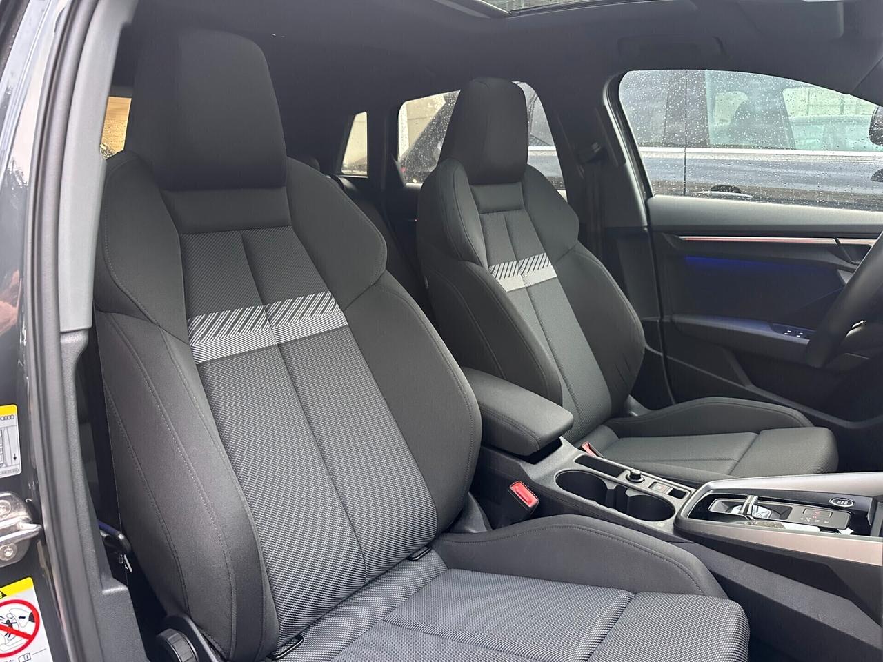 Audi A3 SPORTBACK 35 TDI S tronic + FARI MATRIX + PANORAMA + LED AMBIENT + R18 + BLACK PACK