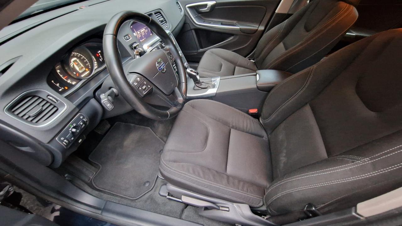 Volvo V60 D2 Geartronic Edition x Neopatentati