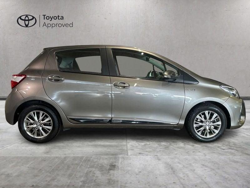 Toyota Yaris Yaris 1.5 Hybrid 5 porte Active + CERCHI IN LEGA AREA C FREE