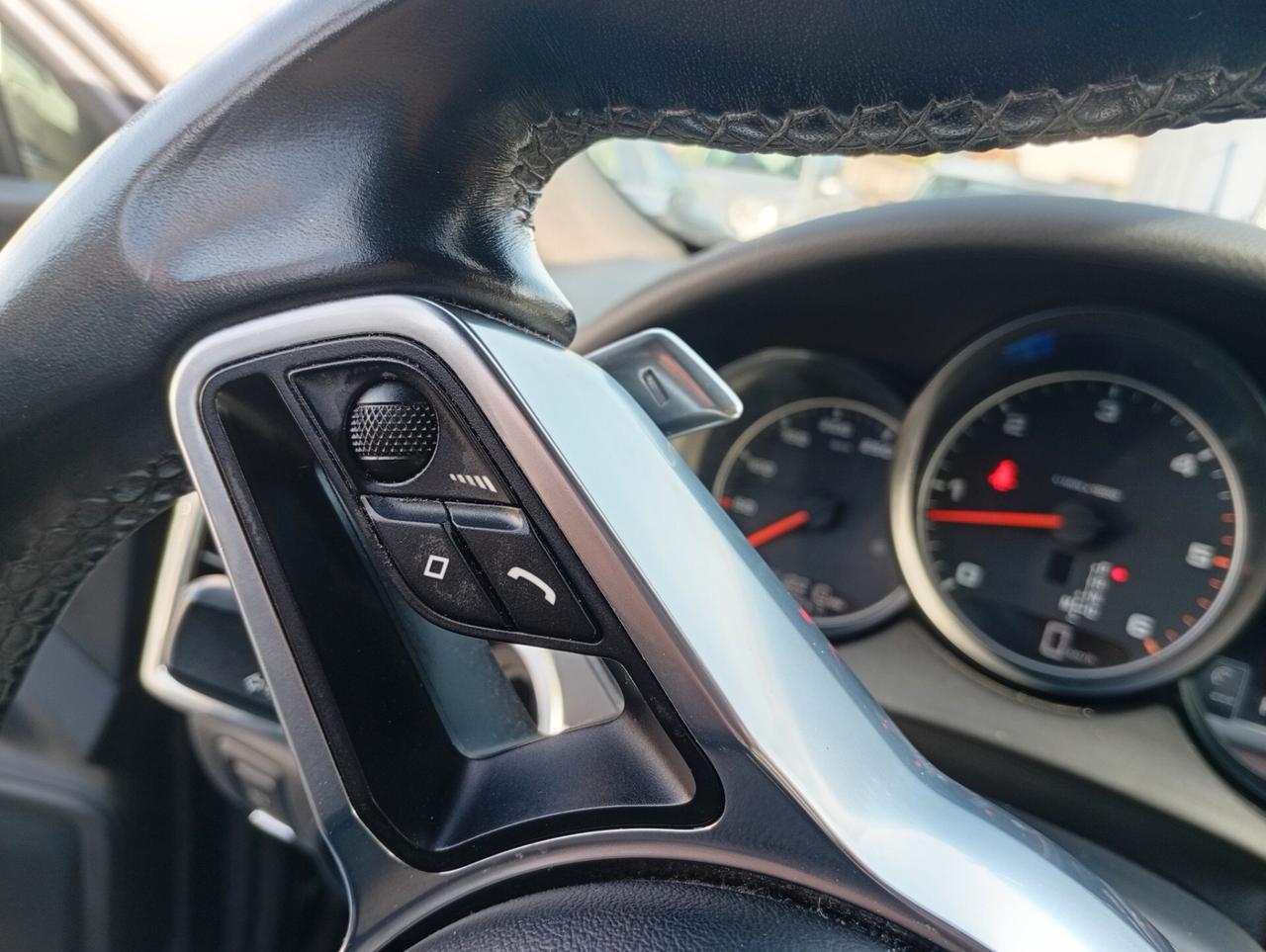 Porsche Cayenne 3.0 Diesel GANCIO TRAINO