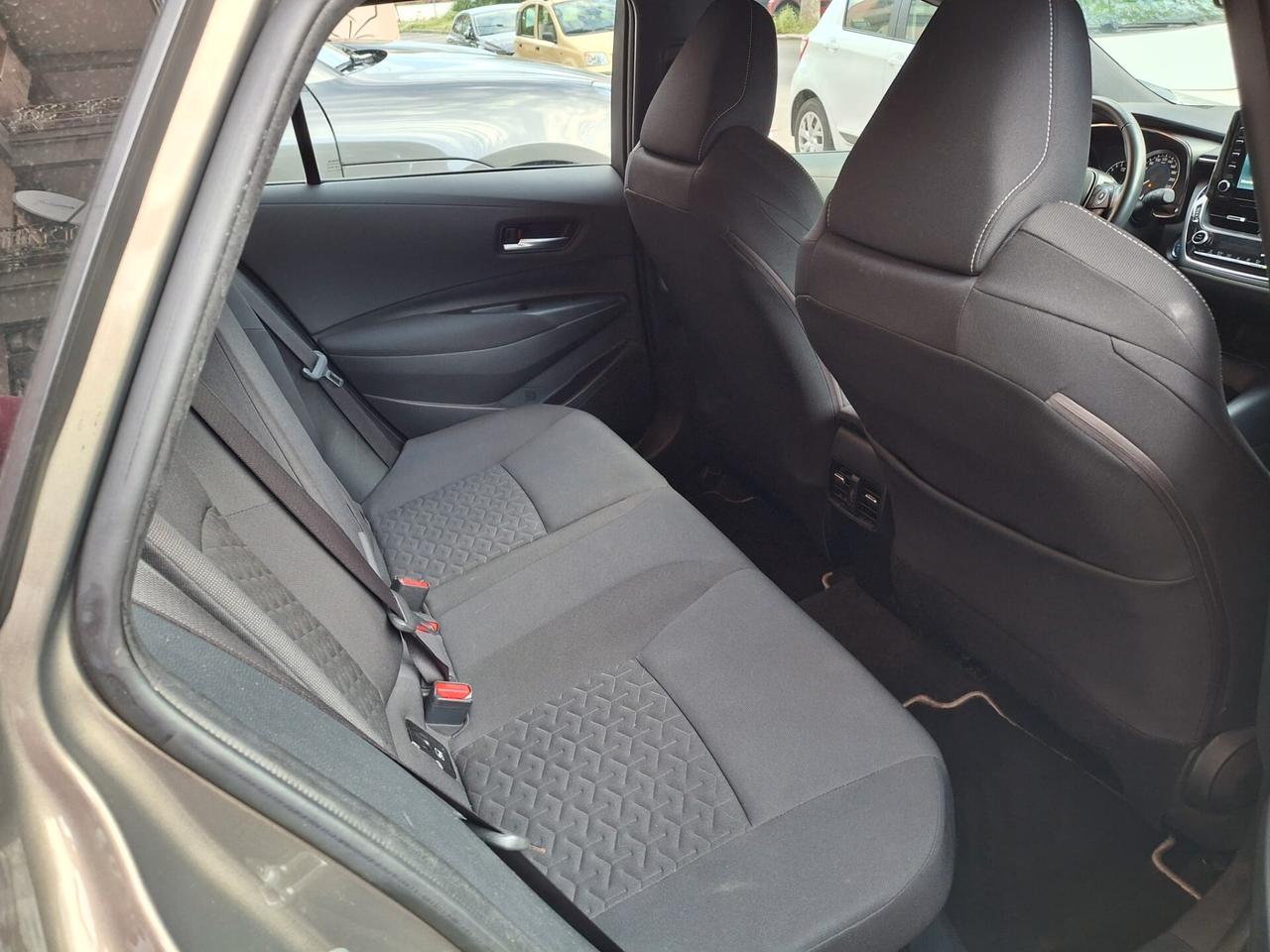 Toyota Corolla TS 1.8 Hybrid Business