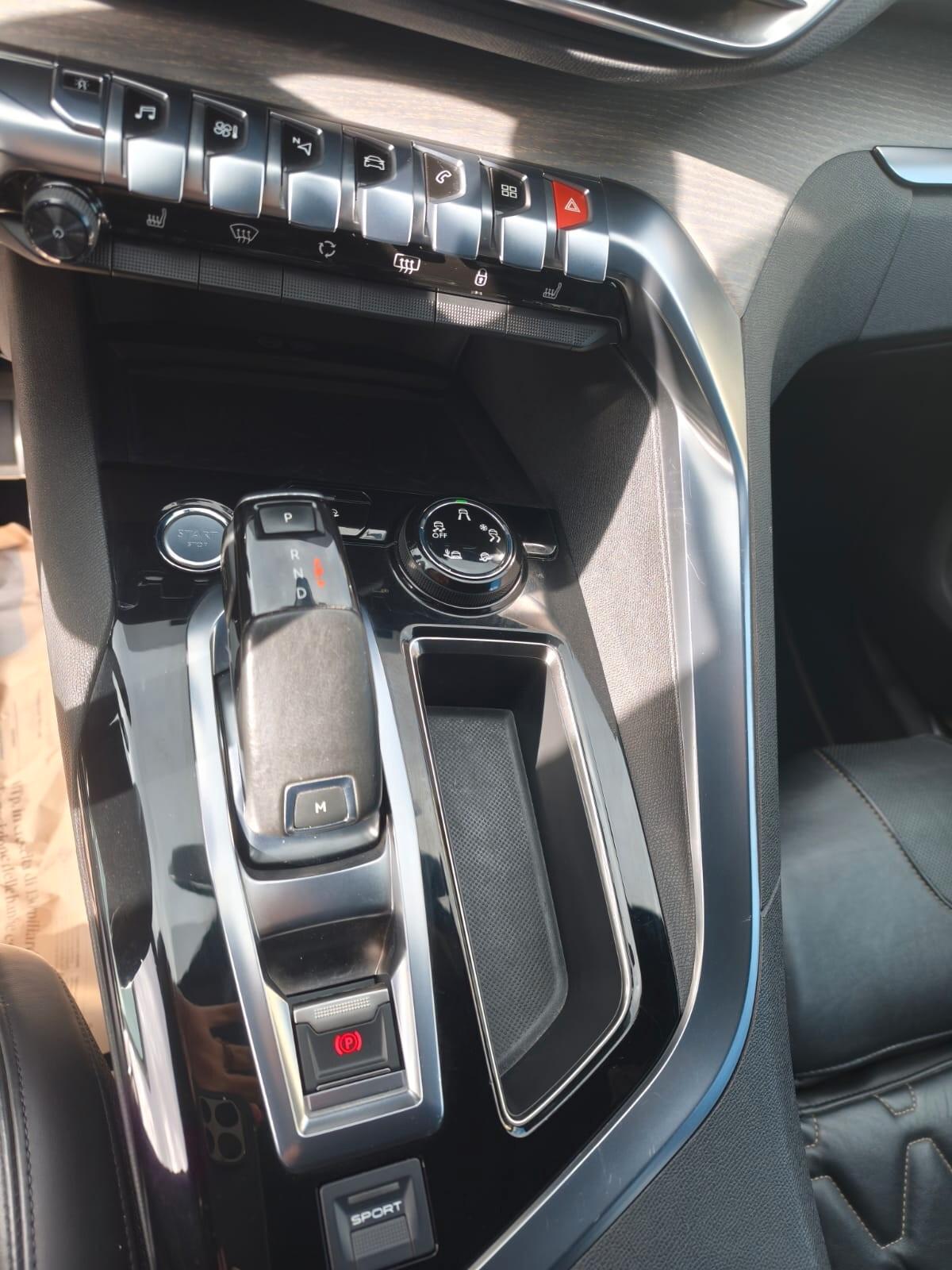 PEUGEOT 5008GTLINE 1.5HDi 130cv