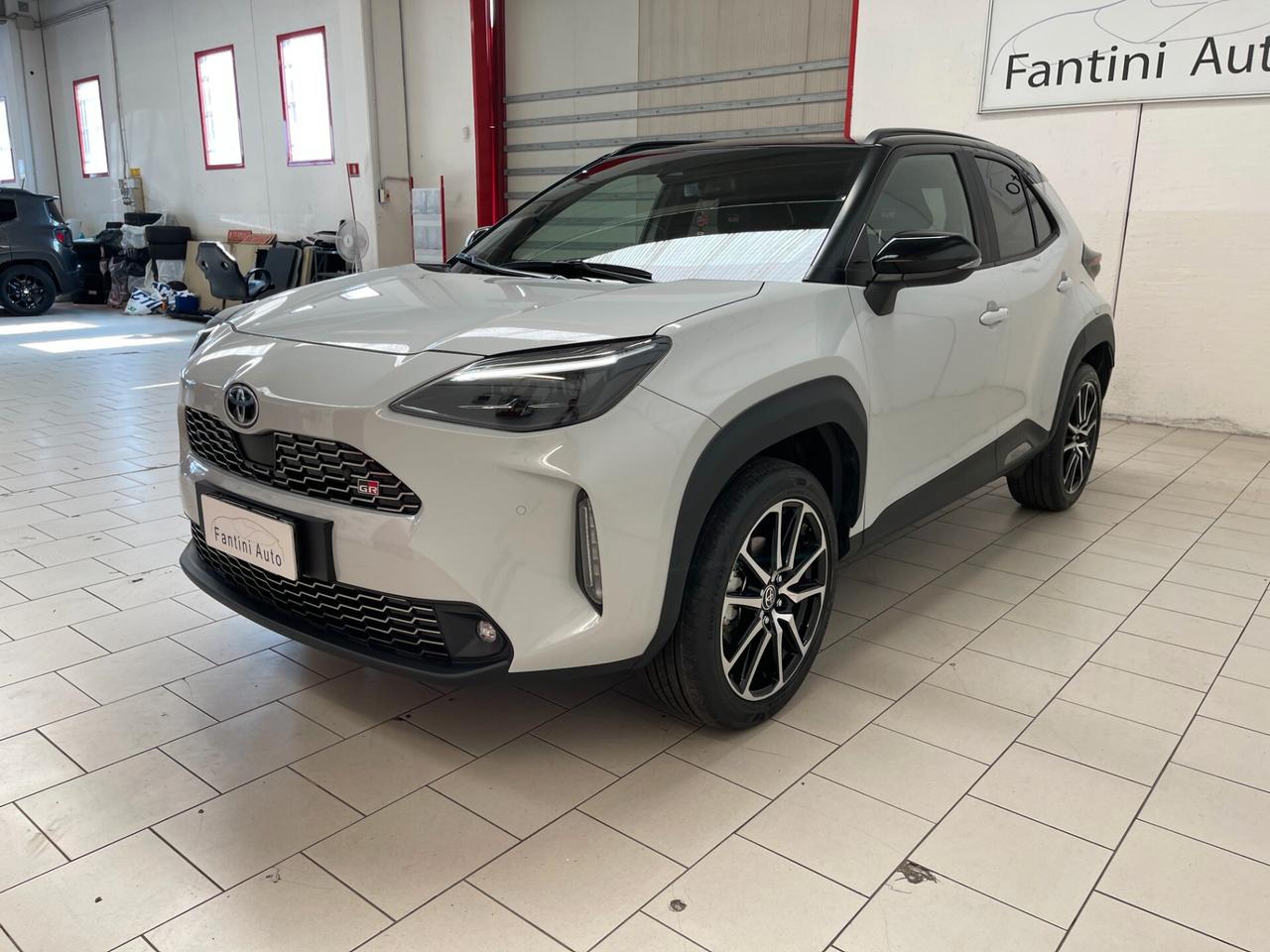 Toyota Yaris Cross GR Sport 1.5h fwd 116cv e-cvt-Ok Neopatentati-LEGGI SOTTO