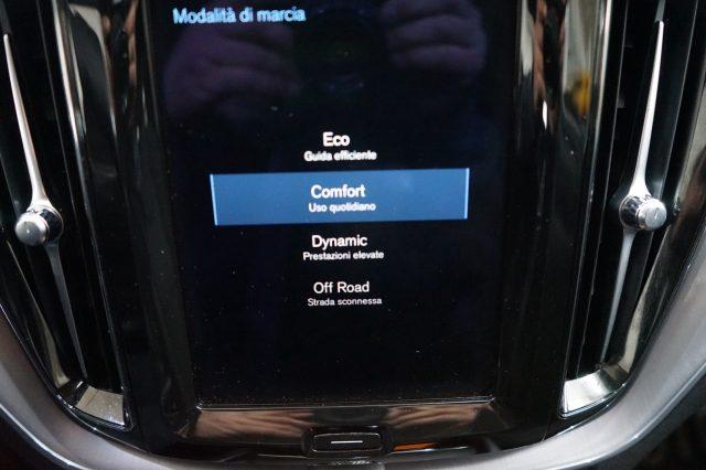 VOLVO XC60 B4 (d) AWD Geartronic Business