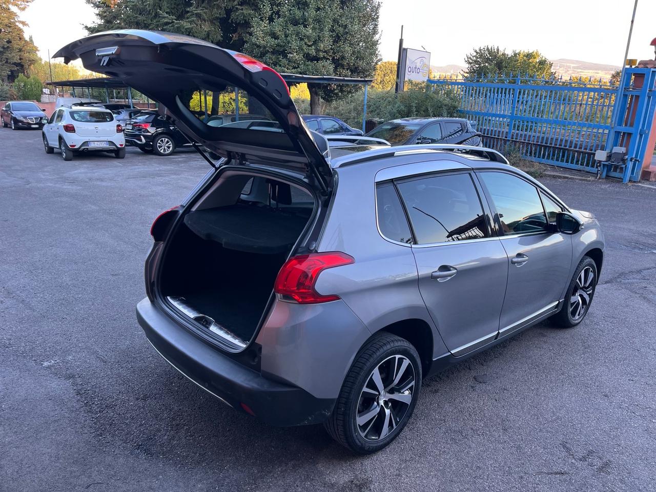 Peugeot 2008 BlueHDi 100 Allure-km192000-