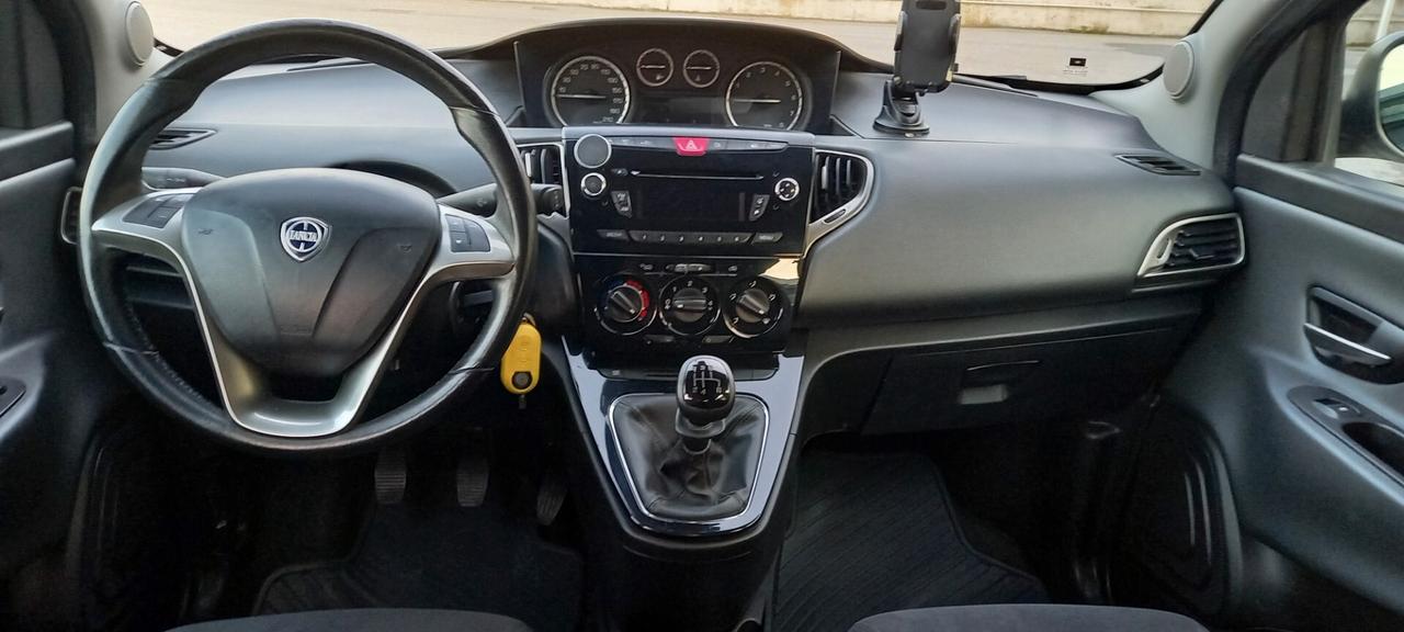 Lancia Ypsilon Benzina cc. 1.242 - 5 Porte 5 Posti UTILIZZABILE ANCHE PER I NEOPATENTATI.
