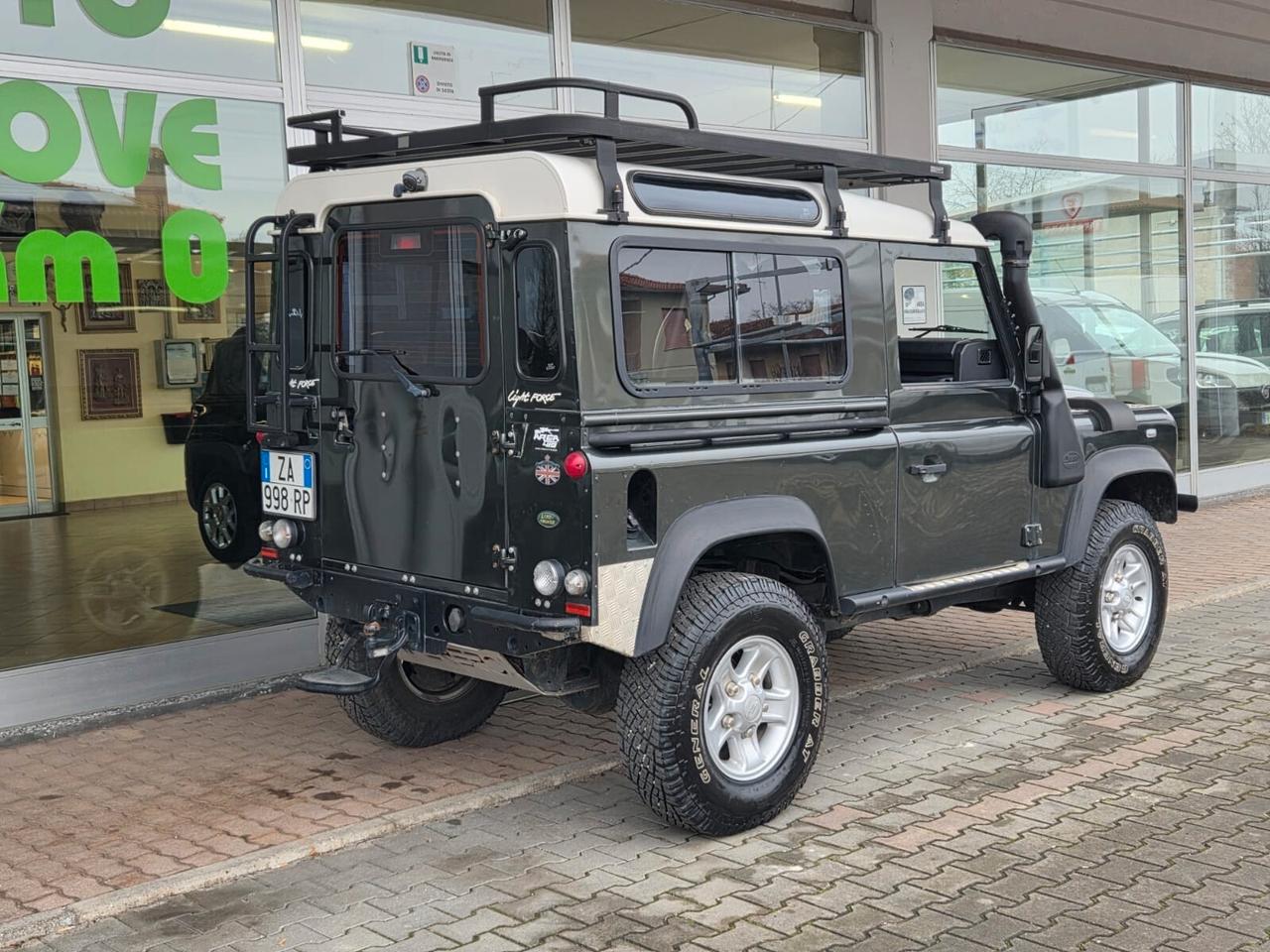 Land Rover Defender 90 2.4 TD4 Station Wagon E