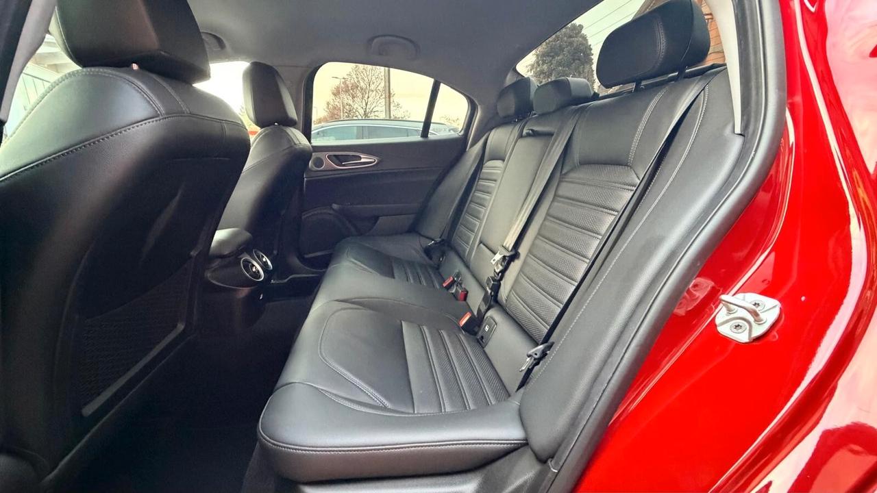Alfa Romeo Giulia 2.2 Turbodiesel 210 CV AT8 AWD Q4 Veloce