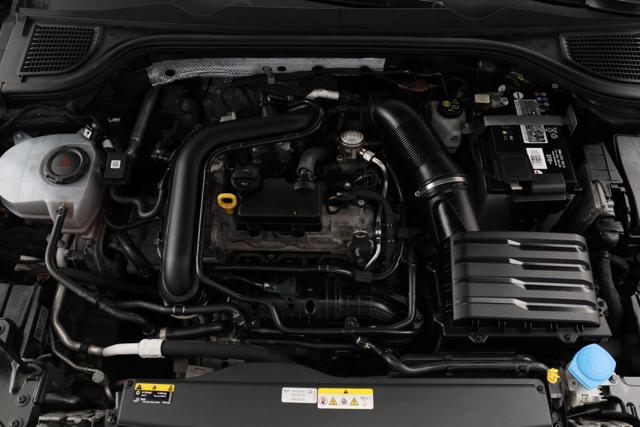 VOLKSWAGEN Golf 1.0 eTSI EVO DSG Life