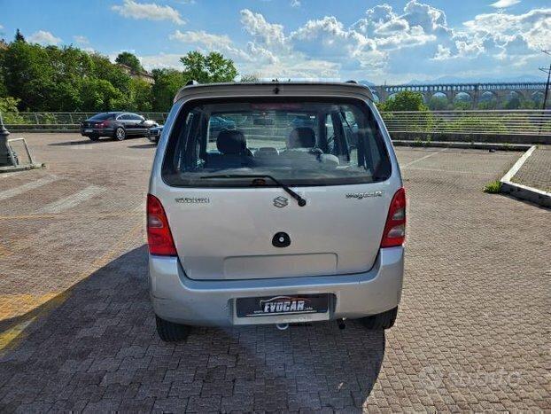 SUZUKI WAGON R VALUTIAMO USATO/SCAMBIO