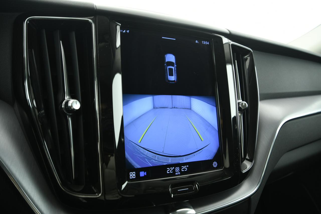 VOLVO XC60 2.0 b4 Momentum Pro awd auto CAMERA+C18"