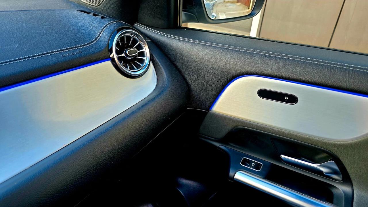 MERCEDES GLA 200d PREMIUM PLUS AMG FANTASTICA