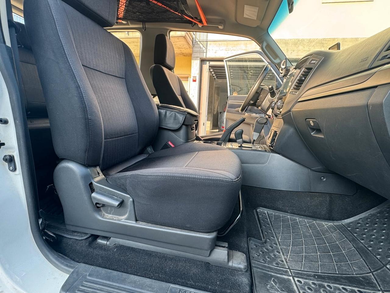 Mitsubishi Pajero 3.2 DI-D 16V aut. 3p. AUTO