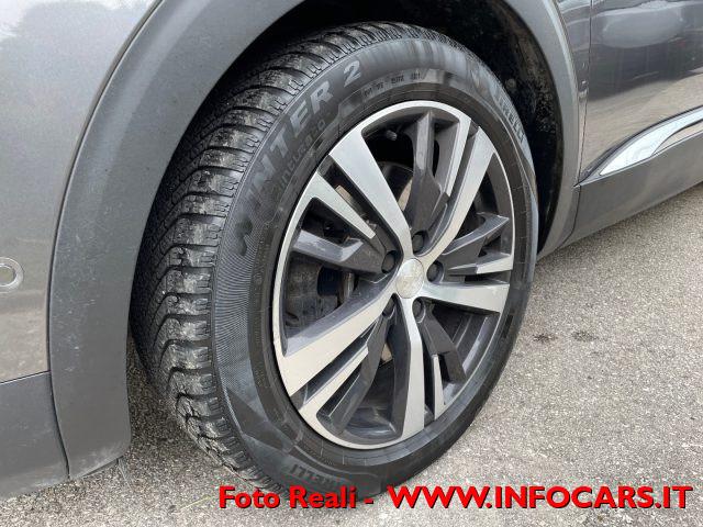 PEUGEOT 3008 Hybrid PHEV 225 e-EAT8 Allure Pack PROMO !!