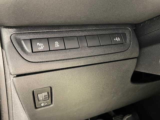 Peugeot 208 1.4HDI 68CV Allure - NEOPATENTATI