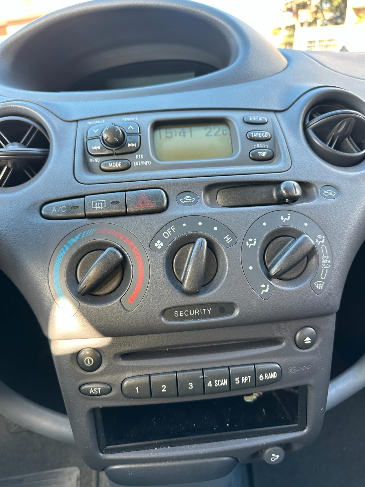 Toyota Yaris NEOPATENTATI