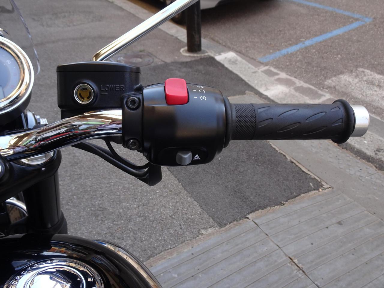 Triumph Bonneville T100 Black Special Edition