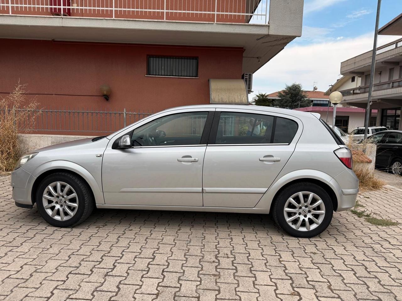Opel Astra 1.7 CDTI 101CV 5 porte Cosmo