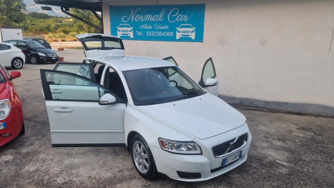 Volvo V50 1.6 D DRIVE cat R-Design "130.000 Km"