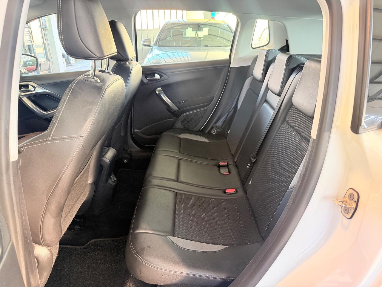 Peugeot 2008 1.6 e-HDi 115 CV Stop&Start Féline Neopatentati