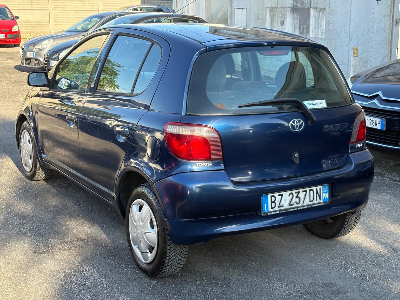 Toyota Yaris 1.0i 16V cat 5 porte Sol
