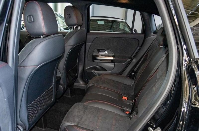 Mercedes-Benz GLA GLA 180 Automatic AMG Line Camera 360° Distronic Multibeam Led 19"
