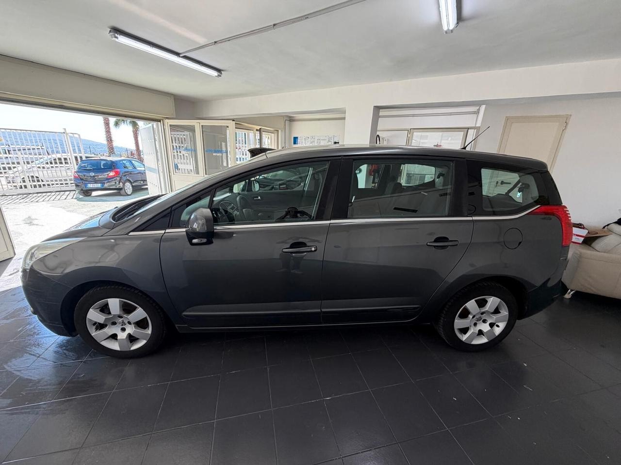 Peugeot 5008 1.6 HDi 115CV Business