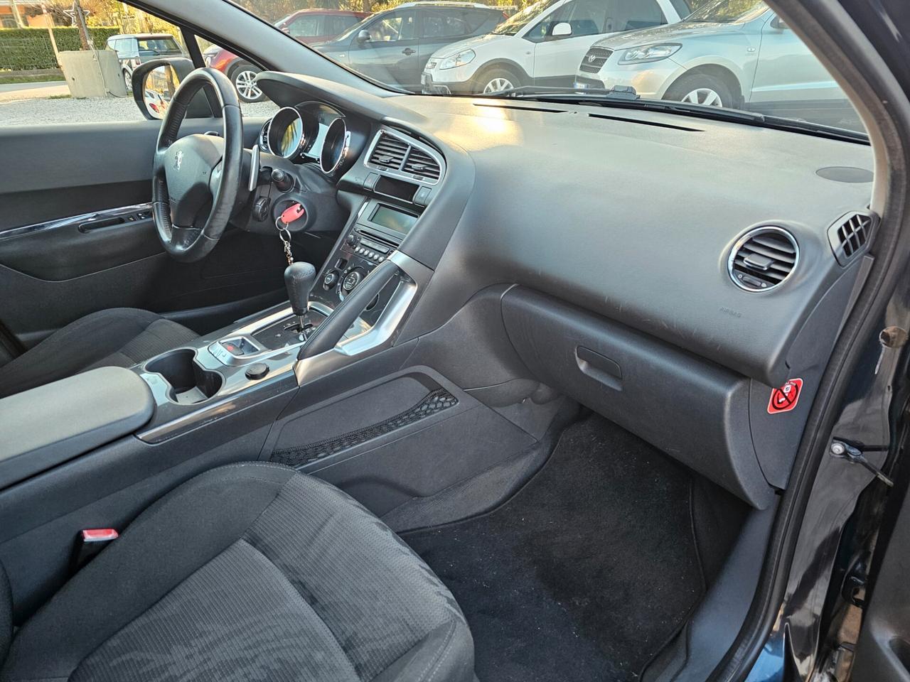 Peugeot 3008 1.6 HDi 112CV cambio robotizzato Business