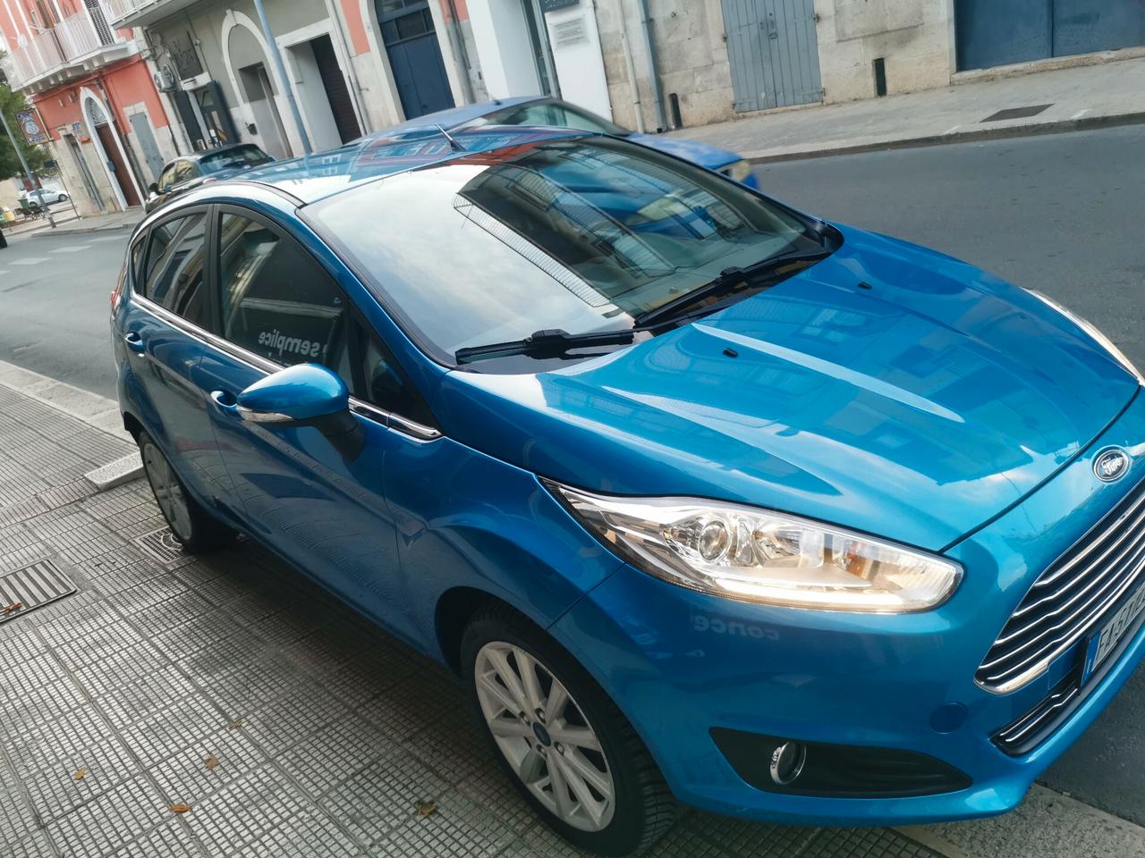 Ford Fiesta 1.4 5p. Bz.- GPL Titanium navi led full