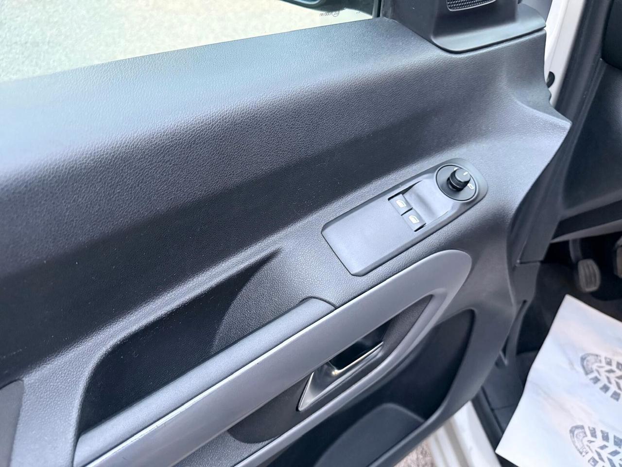Toyota Proace City Verso 1.5D 100 CV S&S Short D Lounge *GANCIO DI TRAINO*