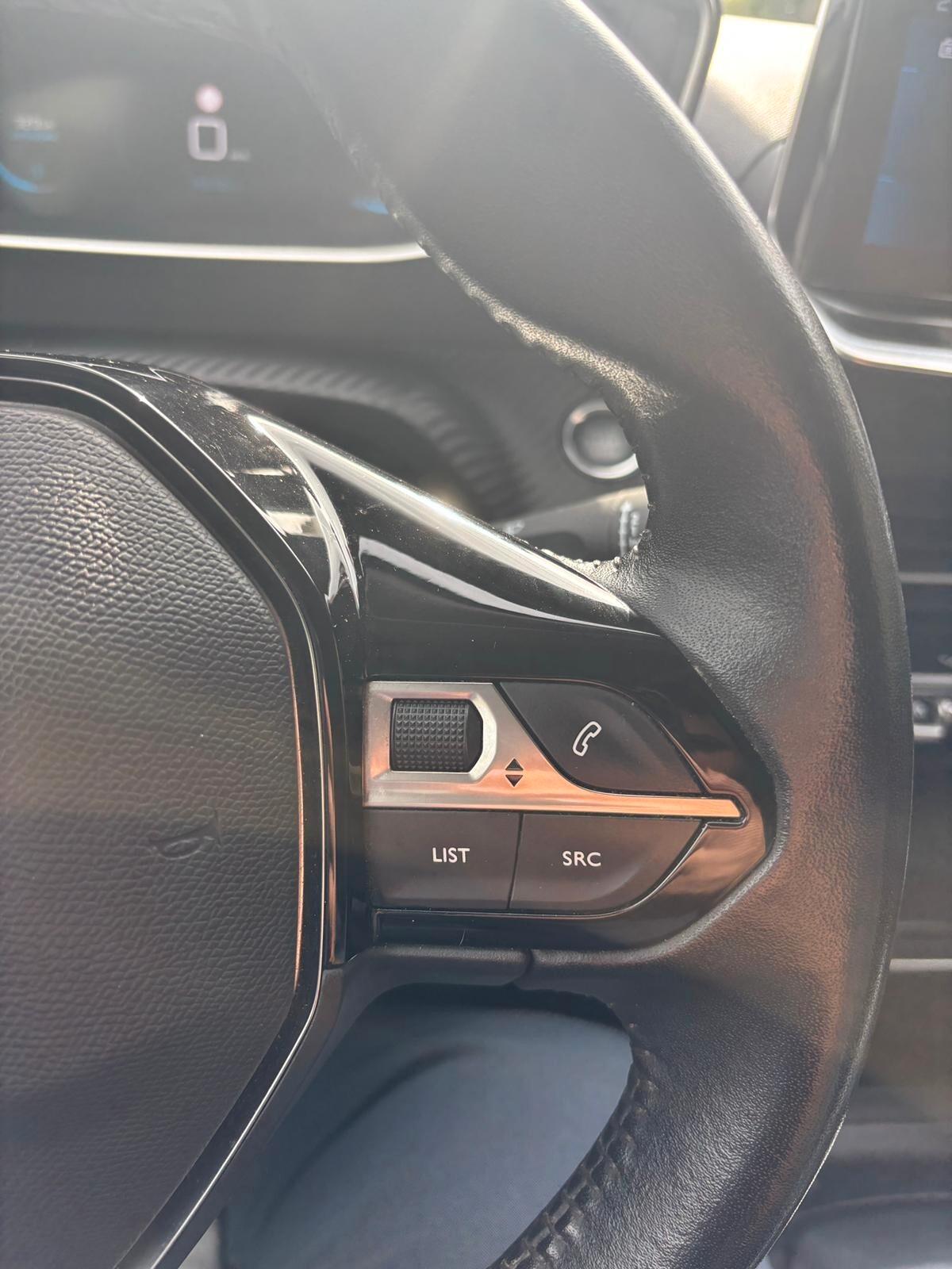 Peugeot 2008 BlueHDi 100 S&S Allure Navi Pack