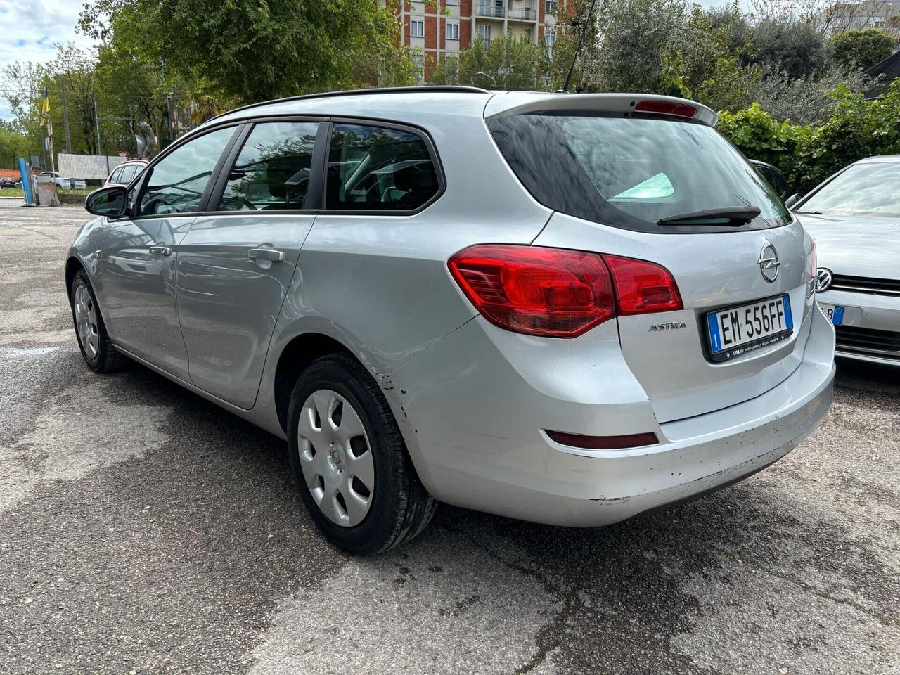Opel Astra 1.4 100CV Sports Tourer Cosmo ok Neopatentati