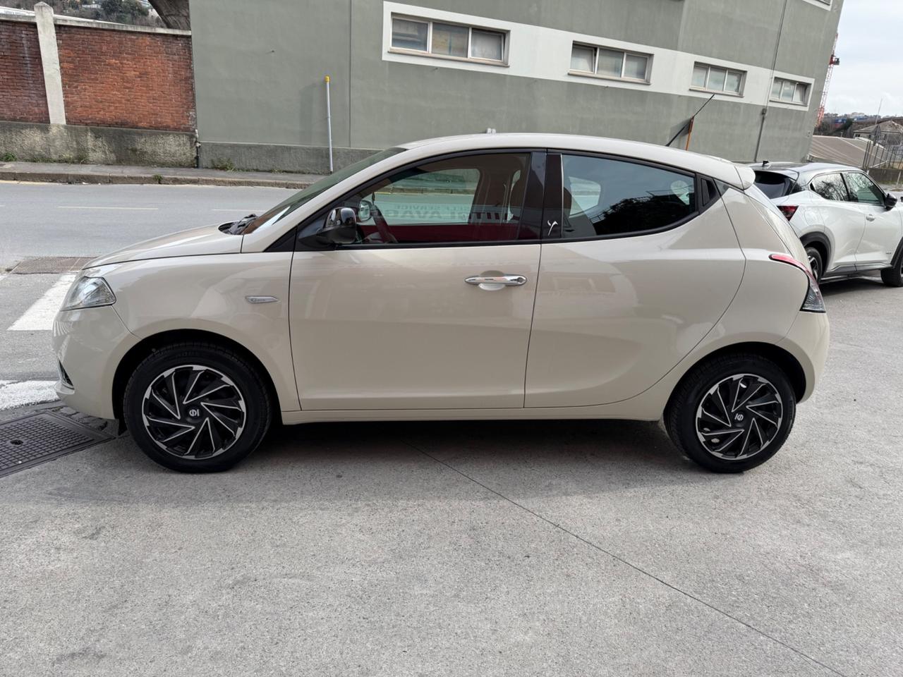 LANCIA YPSILON 1.2 NEOPATENTATI KM 26 MILA !!!