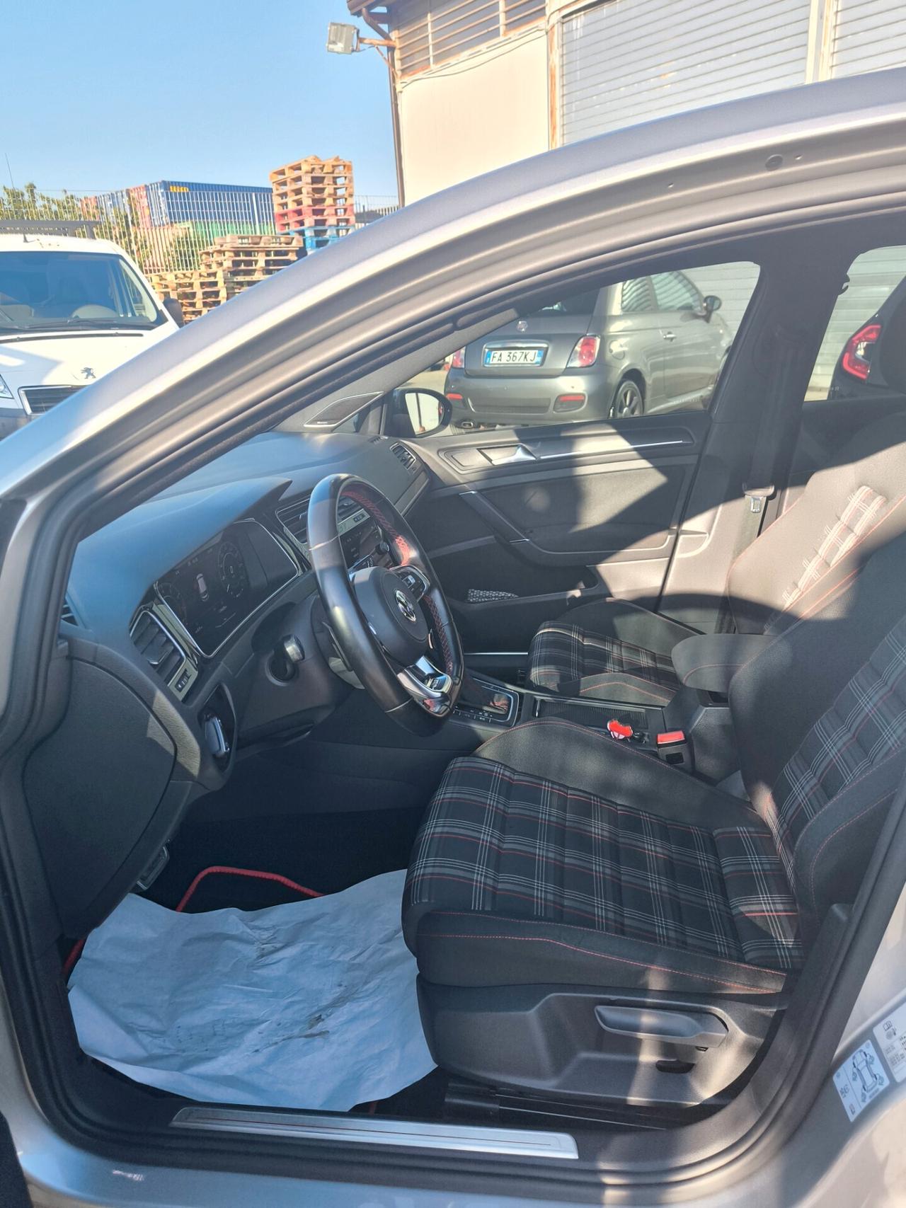 Volkswagen Golf GTI Performance 2.0 245 CV TSI DSG 5p. BMT