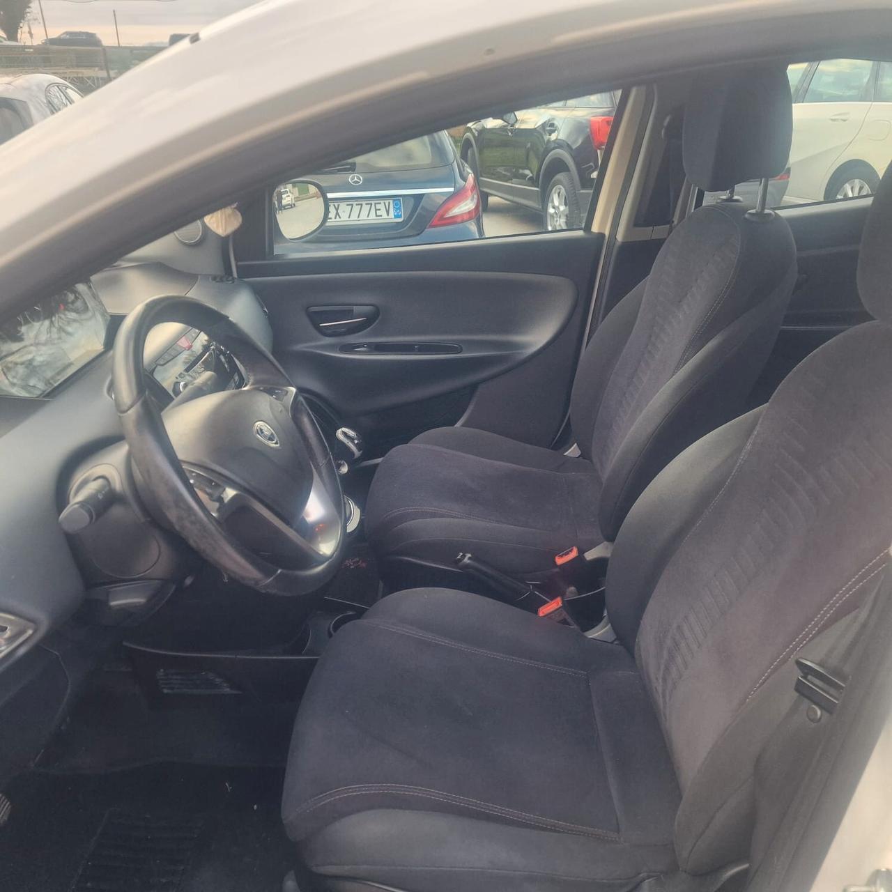 Lancia Ypsilon 0.9 TwinAir 85 CV 5 porte Metano Ecochic Gold