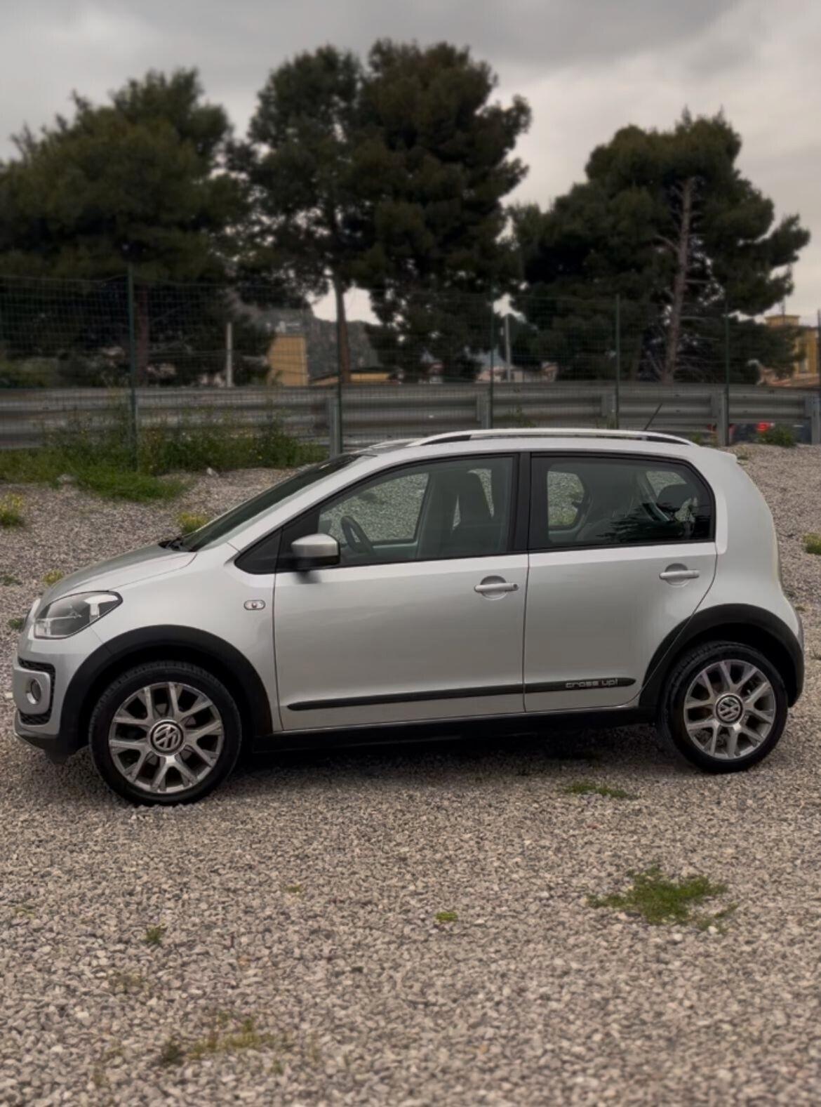 Volkswagen up! 1.0 75 CV 5p. Cross
