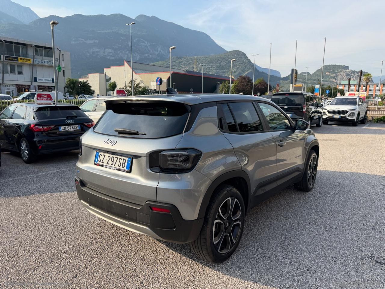 JEEP Avenger BEV Summit 420 156 CV CERCHI IN LEGA DA 18