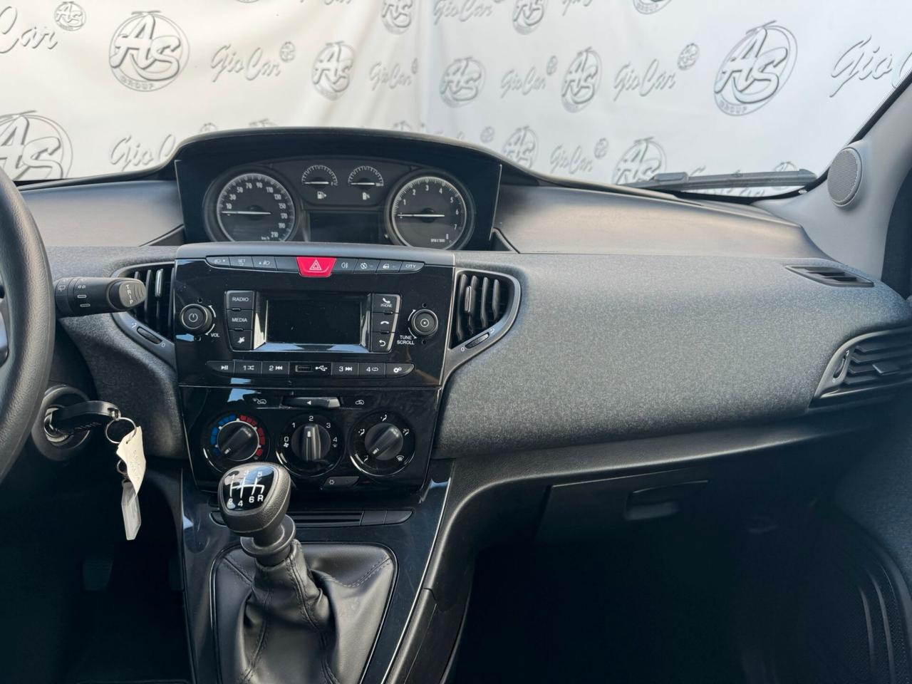 Lancia Ypsilon 1.0 FireFly 70cv Hybrid Silver